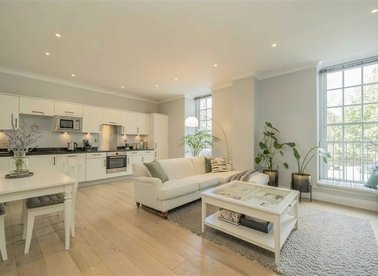 Properties for sale in Clapham Common South Side - SW4 9DX view1