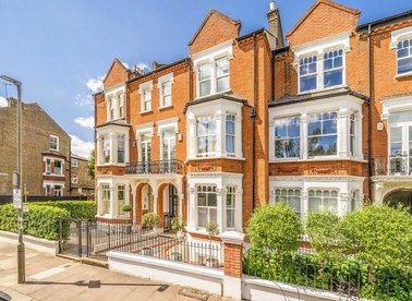 Properties for sale in Clapham Common West Side - SW4 9AY view1