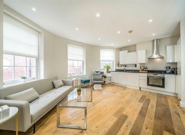 Properties for sale in Clapham High Street - SW4 7UH view1