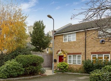 Properties for sale in Clarendon Close - E9 7BY view1