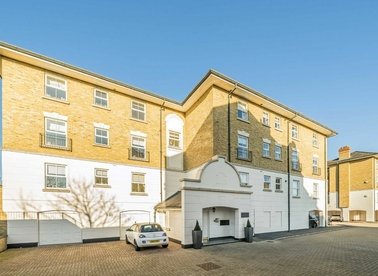 Properties for sale in Clearwater Place - KT6 4ET view1