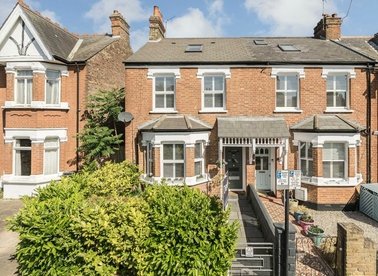 Properties for sale in Clifden Road - TW8 0PB view1