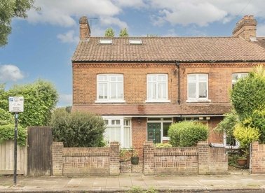 Properties for sale in Clifden Road - TW8 0PF view1