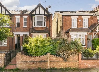 Properties for sale in Clifden Road - TW8 0PF view1