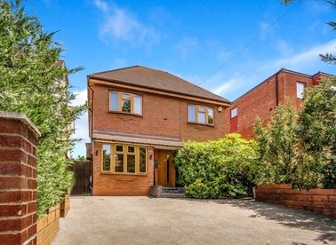 Properties for sale in Colney Hatch Lane - N10 1BD view1