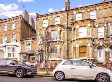 Properties for sale in Cologne Road - SW11 2AJ view1