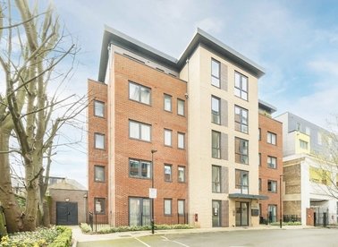 Properties for sale in Colonnade Gardens - W3 7UF view1