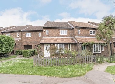Properties for sale in Conway Walk - TW12 3YF view1