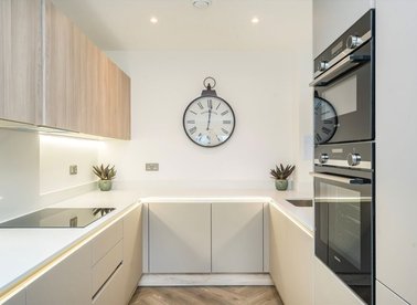 Properties for sale in Coral Row - SW11 3UF view1
