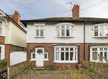 Properties for sale in Courtlands Avenue - TW12 3NS view1