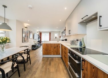 Properties for sale in Coverton Road - SW17 0QN view1