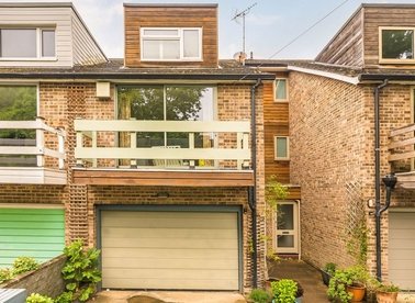 Properties for sale in Crescent Road - KT2 7RD view1