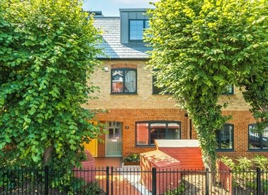 Properties for sale in Cricklade Avenue - SW2 3HH view1