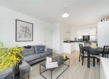 Properties for sale in Cricklewood Lane - NW2 2DP view1