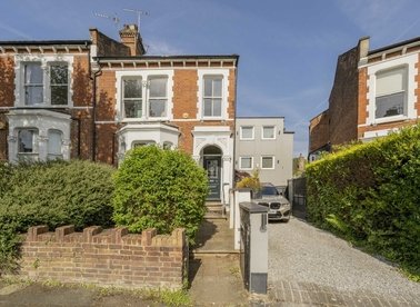 Properties for sale in Cromwell Avenue - N6 5HL view1