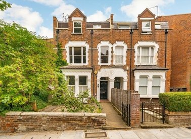 Properties for sale in Cromwell Avenue - N6 5HN view1