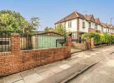 Properties for sale in Crossway - NW9 6RA view1