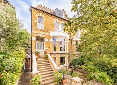 Properties for sale in Dartmouth Park Avenue - NW5 1JN view1
