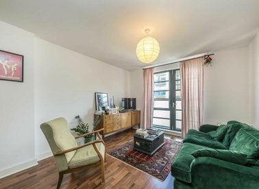 Properties for sale in De Beauvoir Crescent - N1 5SB view1