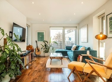 Properties for sale in De Beauvoir Crescent - N1 5TF view1