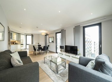 Properties for sale in Drapers Yard - SW18 1SF view1