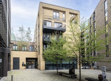 Properties for sale in Drapers Yard - SW18 1SZ view1