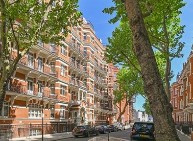 Properties for sale in Draycott Avenue - SW3 3BX view1