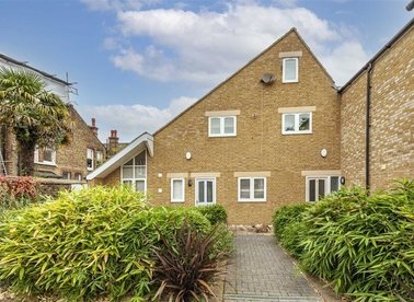 Properties for sale in Dryden Close - SW4 9NR view1