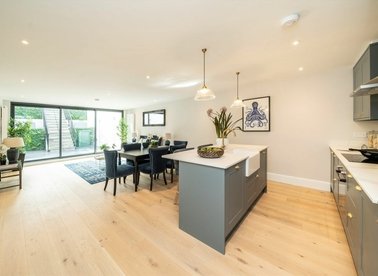 Properties for sale in Earlsfield Road - SW18 3DA view1