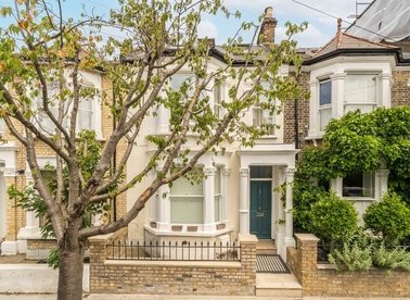 Properties for sale in Eccles Road - SW11 1LY view1