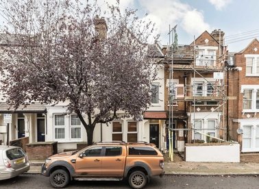 Properties for sale in Eckstein Road - SW11 1QF view1