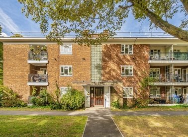 Properties for sale in Edensor Gardens - W4 2QZ view1