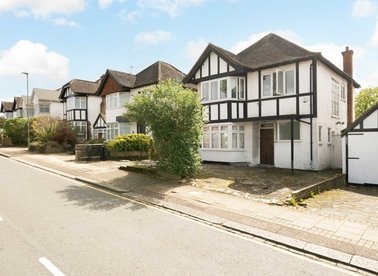Properties for sale in Edgeworth Avenue - NW4 4EY view1