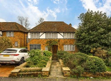 Properties for sale in Edmunds Walk - N2 0HU view1