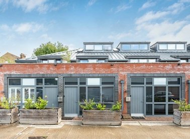 Properties for sale in Elm Grove - SW19 4BU view1