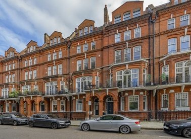 Properties for sale in Elm Park Gardens - SW10 9PA view1