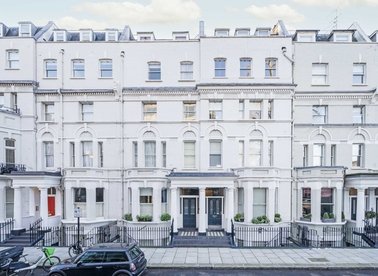Properties for sale in Elm Park Road - SW3 6AX view1