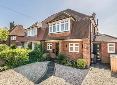 Properties for sale in Elmcroft Drive - KT9 1DZ view1