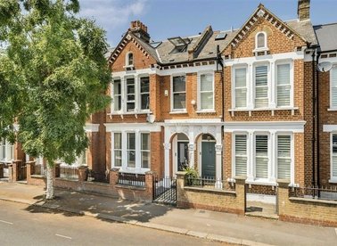 Properties for sale in Elms Crescent - SW4 8QU view1