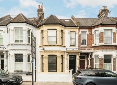Properties for sale in Elspeth Road - SW11 1DW view1