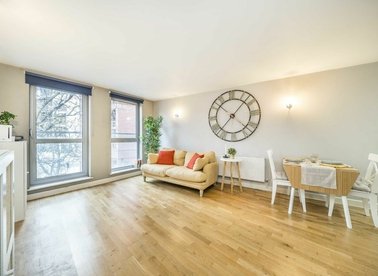 Properties for sale in Enfield Road - N1 5EN view1