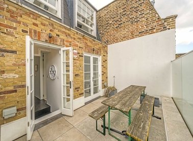 Properties for sale in Essex Road - N1 8LT view1