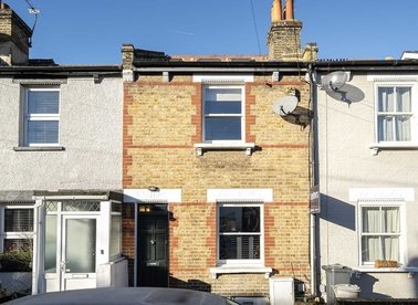 Properties for sale in Eve Road - TW7 7HS view1