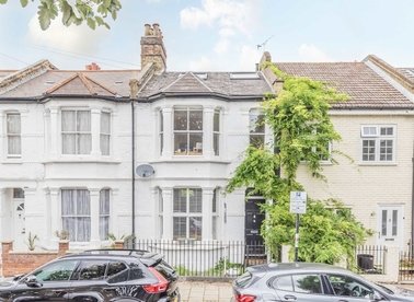 Properties for sale in Eversleigh Road - SW11 5XS view1