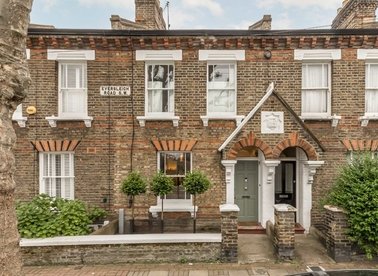 Properties for sale in Eversleigh Road - SW11 5XB view1