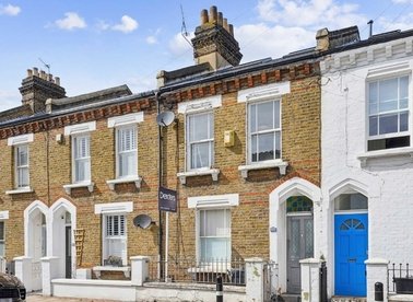 Properties for sale in Eversleigh Road - SW11 5XS view1