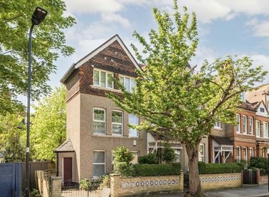 Properties for sale in Fairlawn Grove - W4 5EL view1