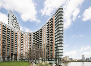 Properties for sale in Fairmont Avenue - E14 9PB view1