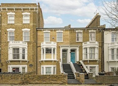 Properties for sale in Farleigh Road - N16 7TB view1