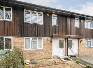 Properties for sale in Fearnley Crescent - TW12 3YS view1